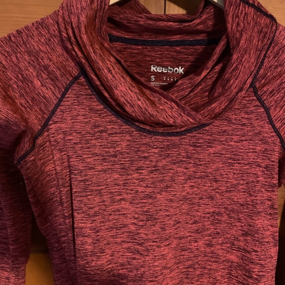 Light weight Reebok top - Picture 2 of 2